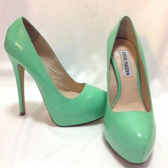 Steve Madden court shoes mint size 5